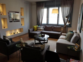 Гостиница 4 bedroom 3 Bath Sunny Central Flat, Будапешт